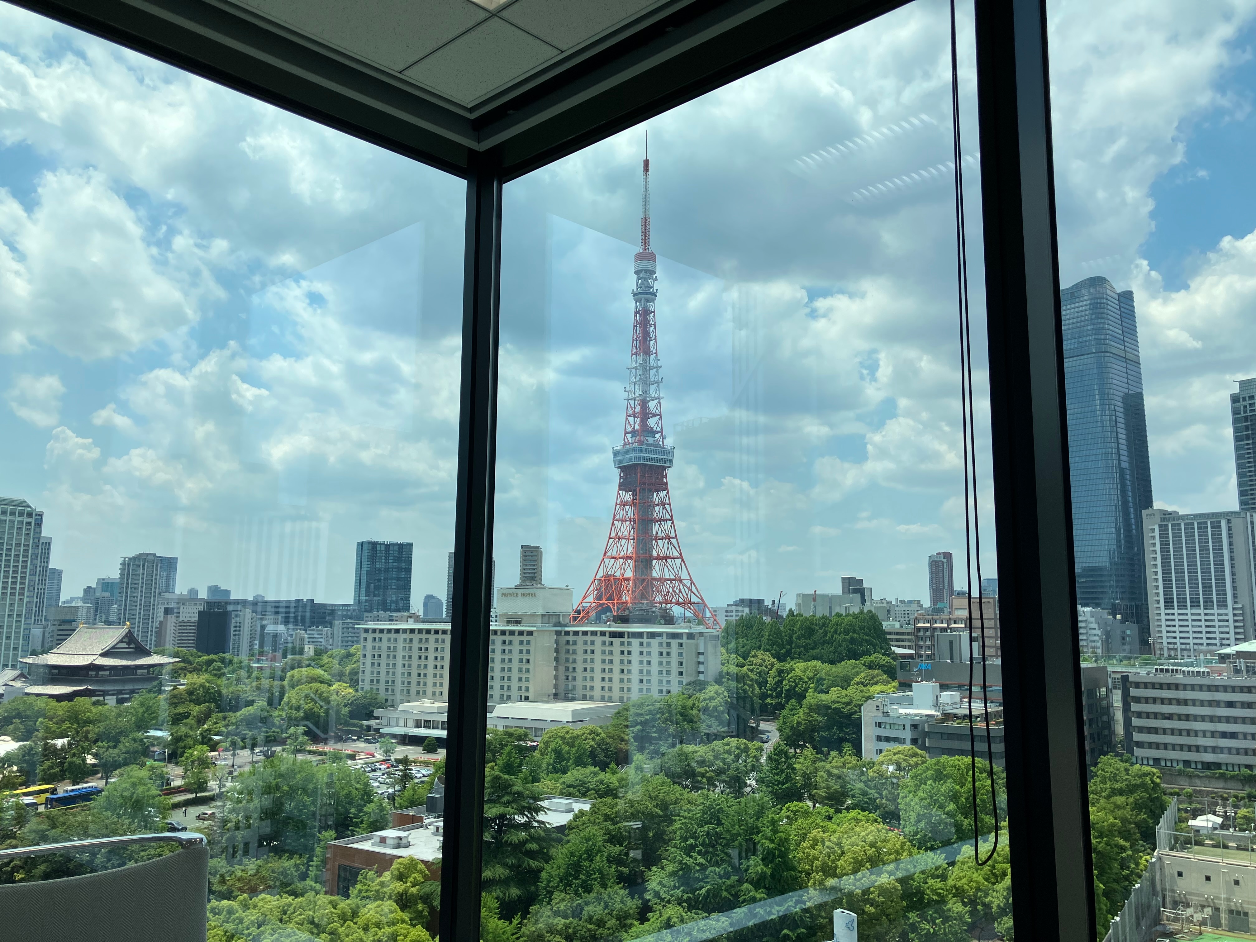 HRビジネスマネジメント様 会議室からの外観。東京タワーが見える絶景