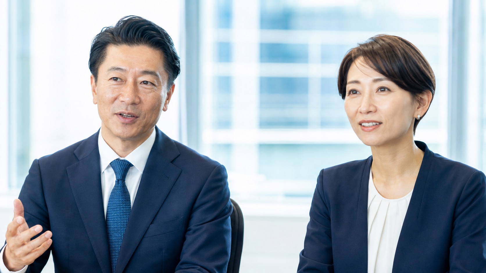 運輸・交通インフラ業界のマネージャーが研修を振り返っている様子