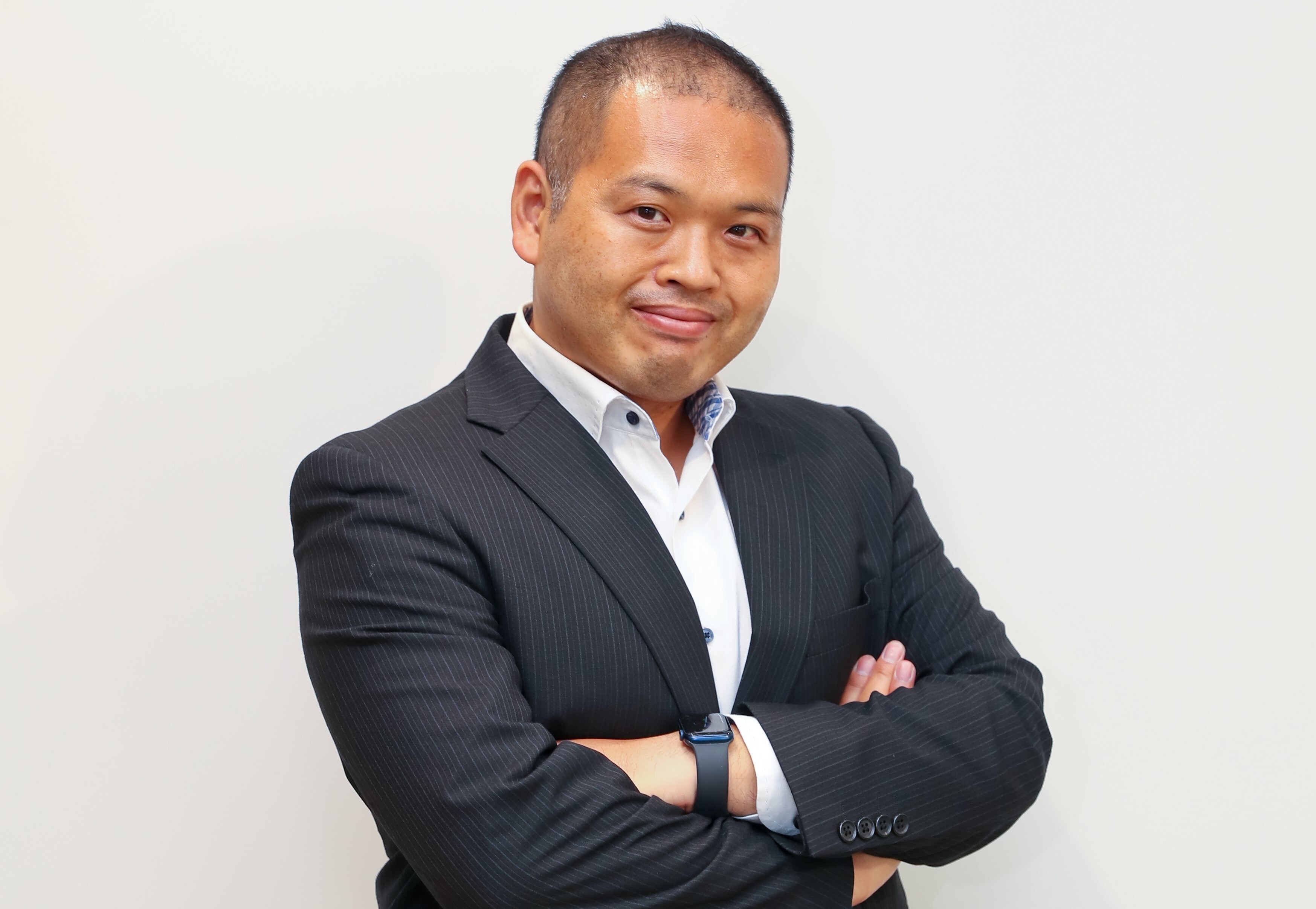 プロフィール写真｜社会保険労務士法人NEXPERT 代表 田名網 啓陽 様