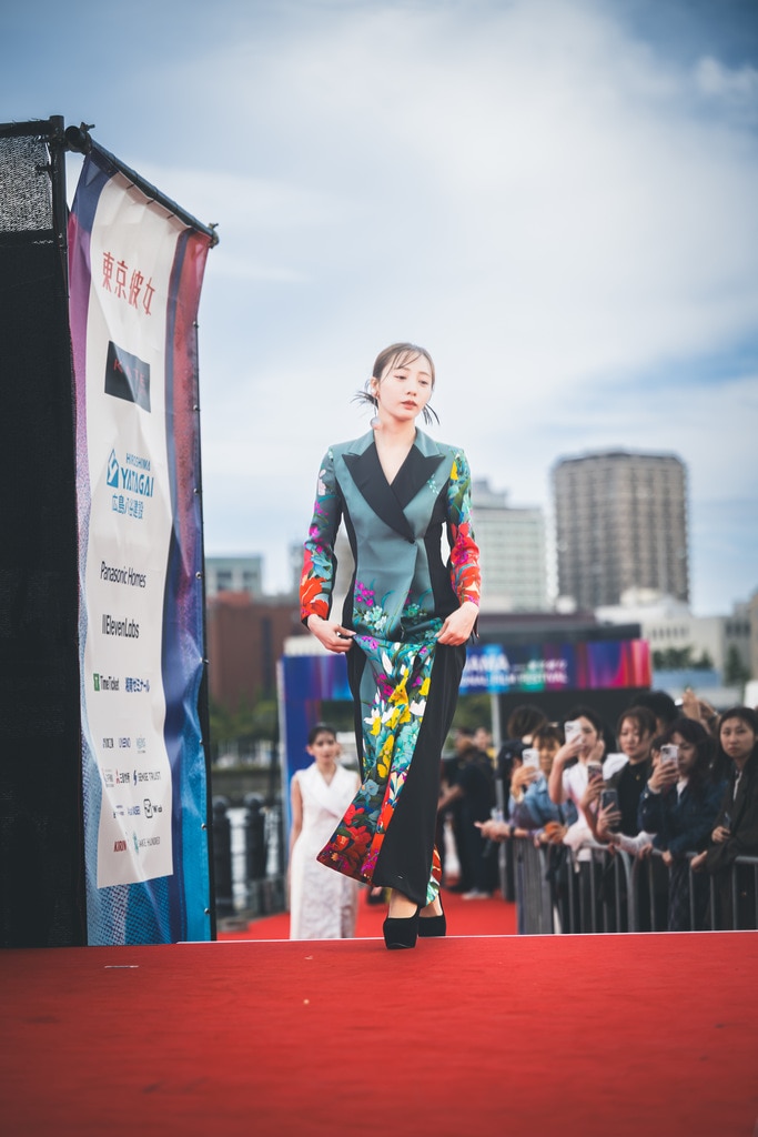 横浜国際映画祭＿ベイサイドパーティー＿能條愛未＿着物ドレス＿１