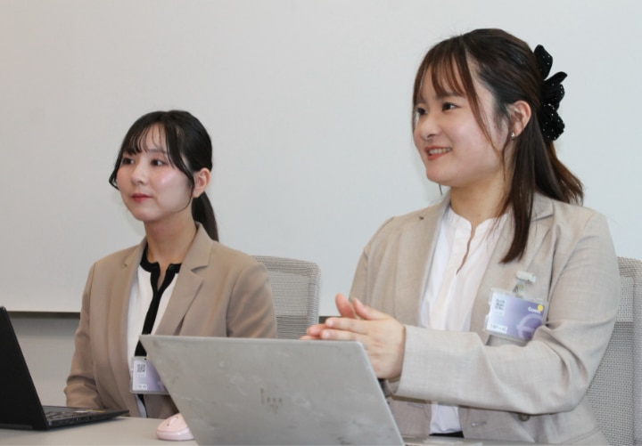 株式会社シーイーシー 高野真子(右)、久米詩織(左)