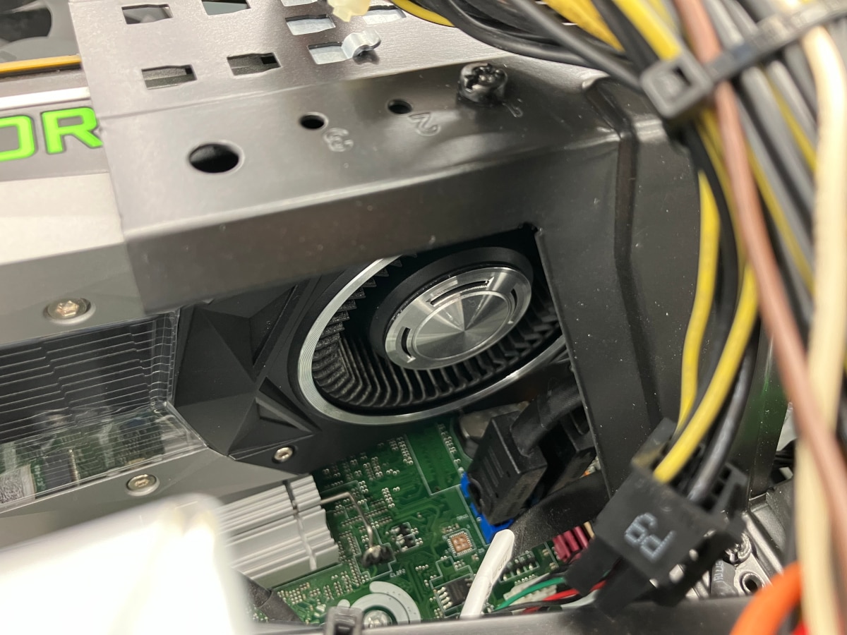 作業後のグラフィックボードファン