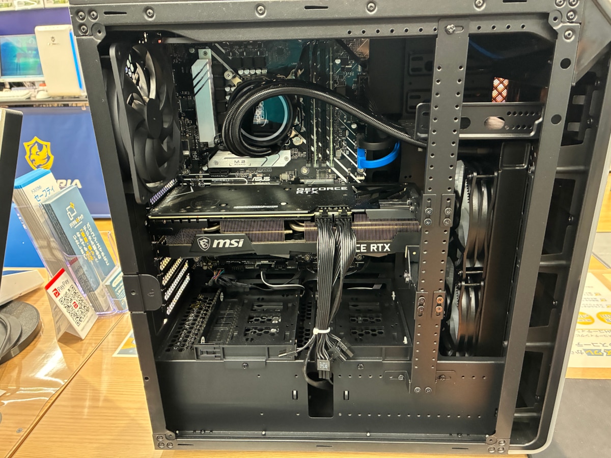 作業前のGALLERIA SHA7C-R37T内部全体の様子