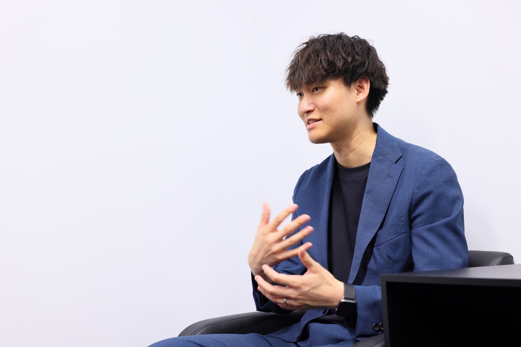 業務フローの中にAIを組み込む運用の重要性について語る境氏