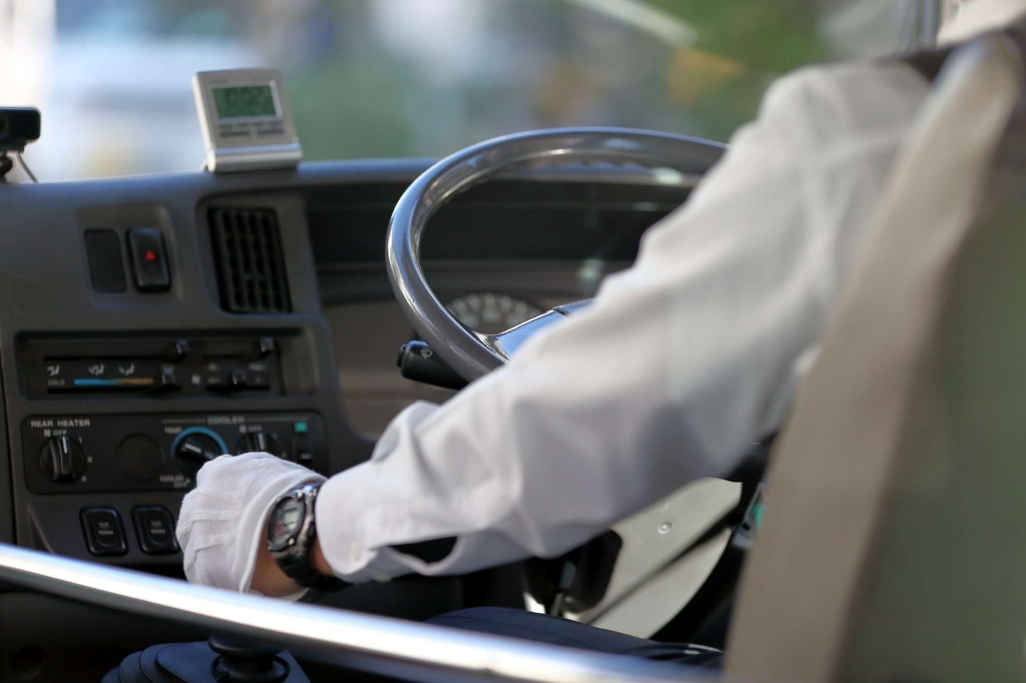 マイクロバス運転席　イメージ