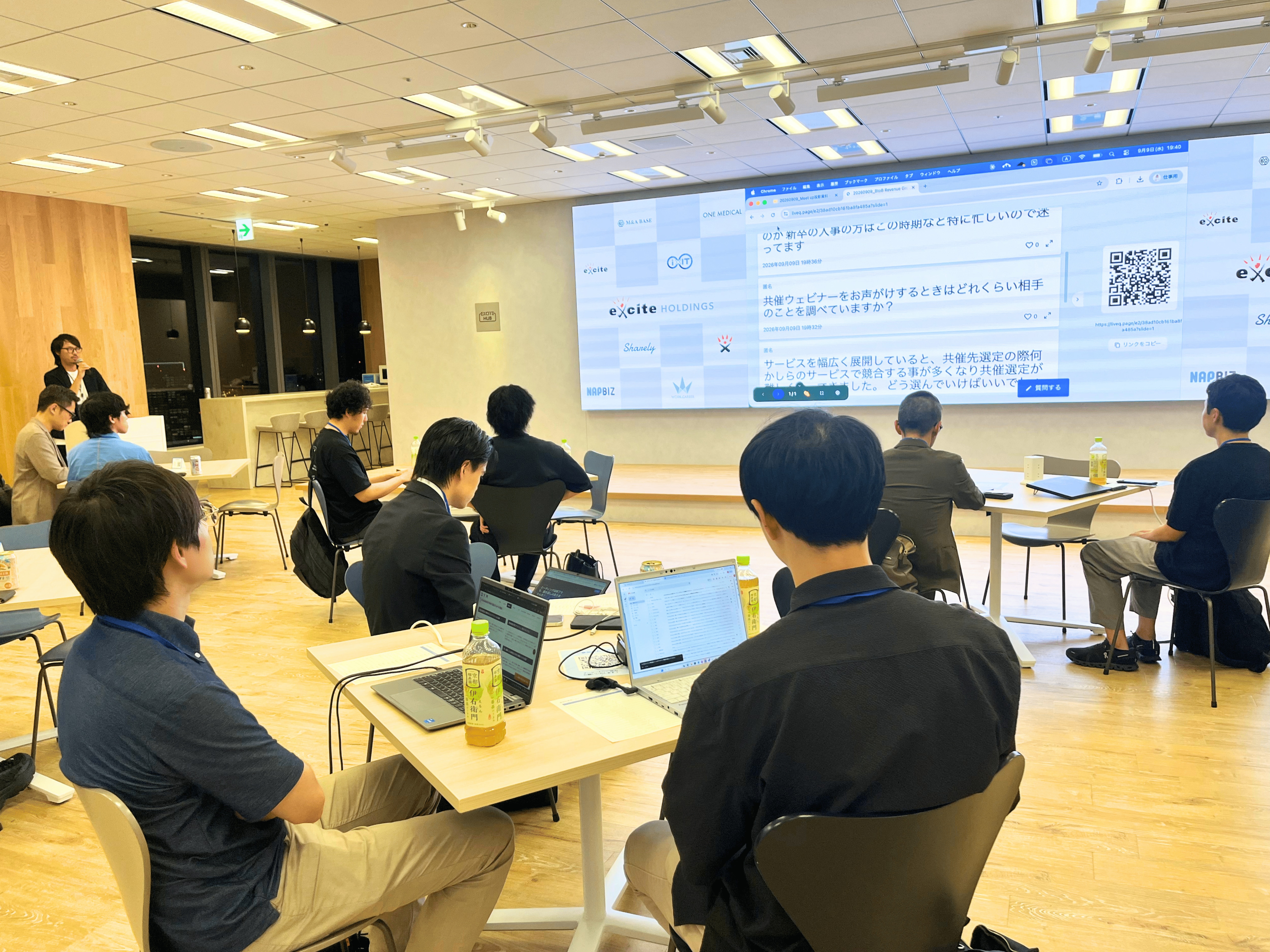 参加者からの質問に答えるQ&Aセッションの様子