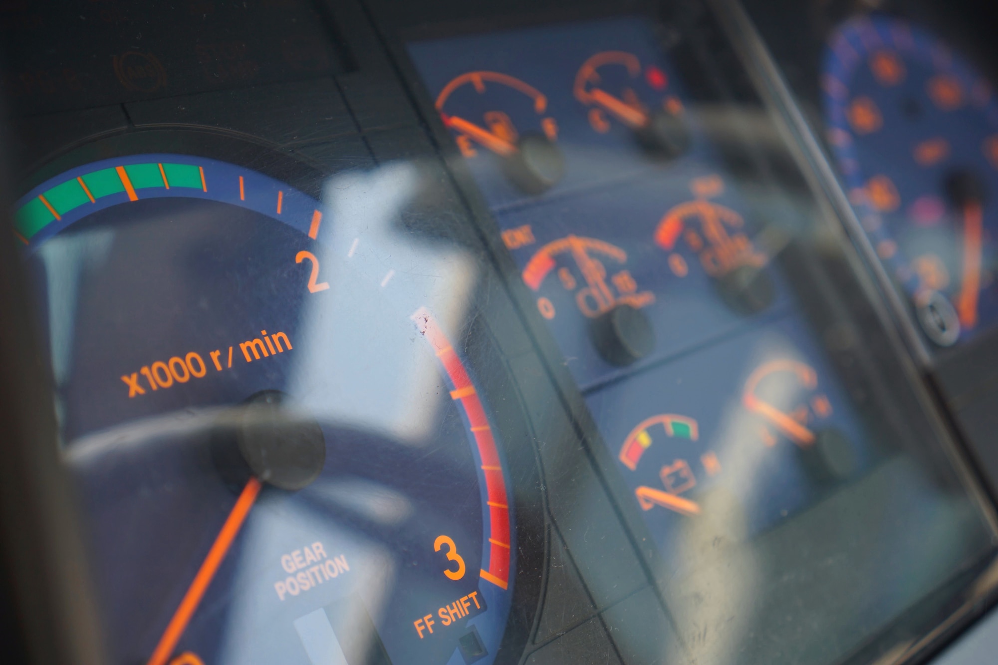 バス運転席メーター