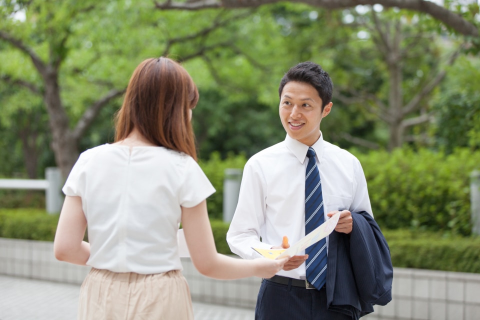 ビラ配布
