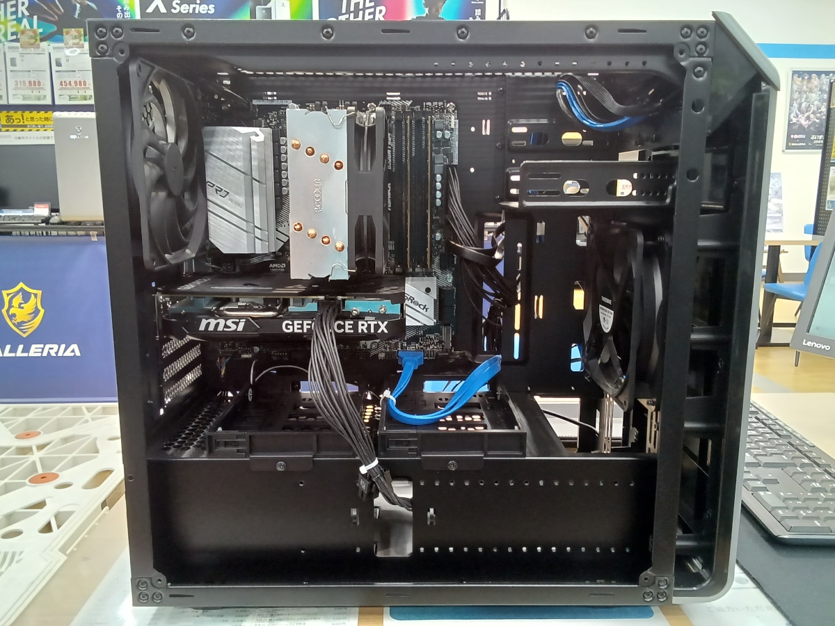 クリーニング後のパソコン内部全体