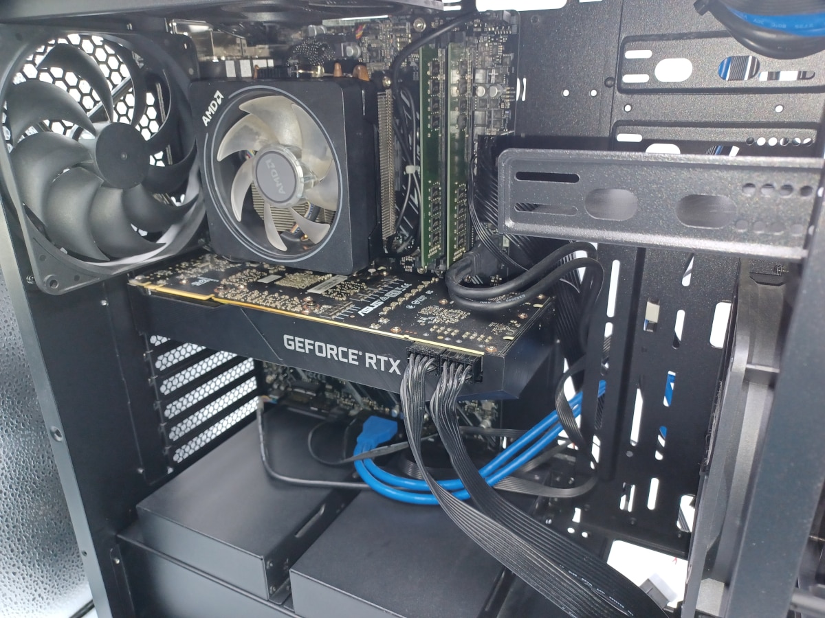 クリーニング後のPC内部