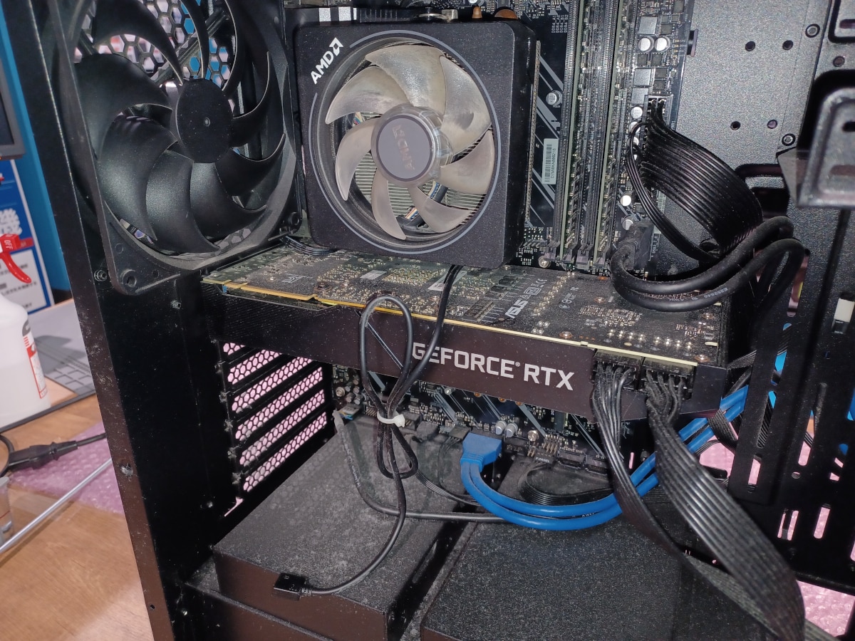 クリーニング前のPC内部