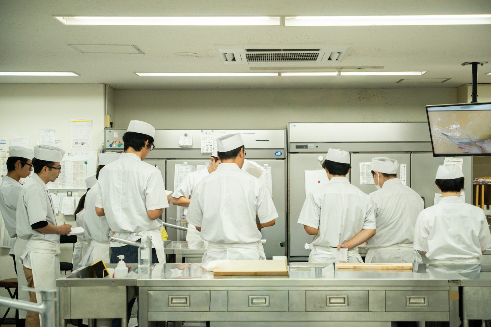 集中コースの実習室で学ぶ受講生たち